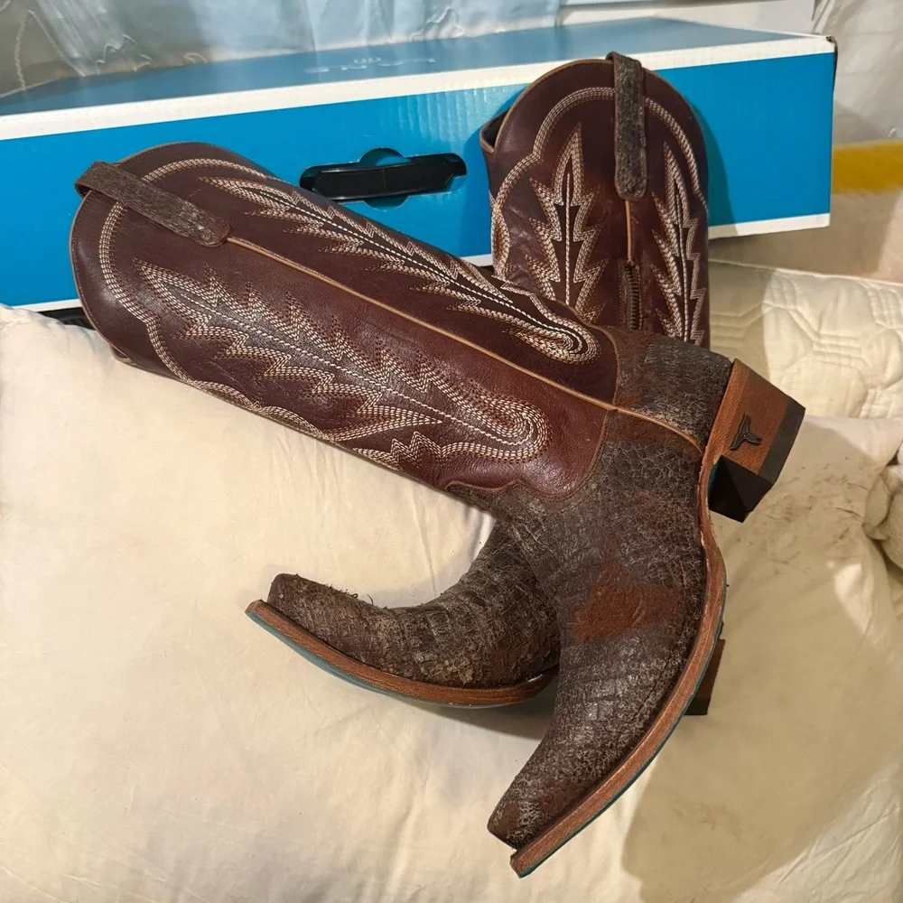 Lane “Skylight” Brown distressed Western Cowboy Boots
Size: 7.5 - Picture 1 of 9